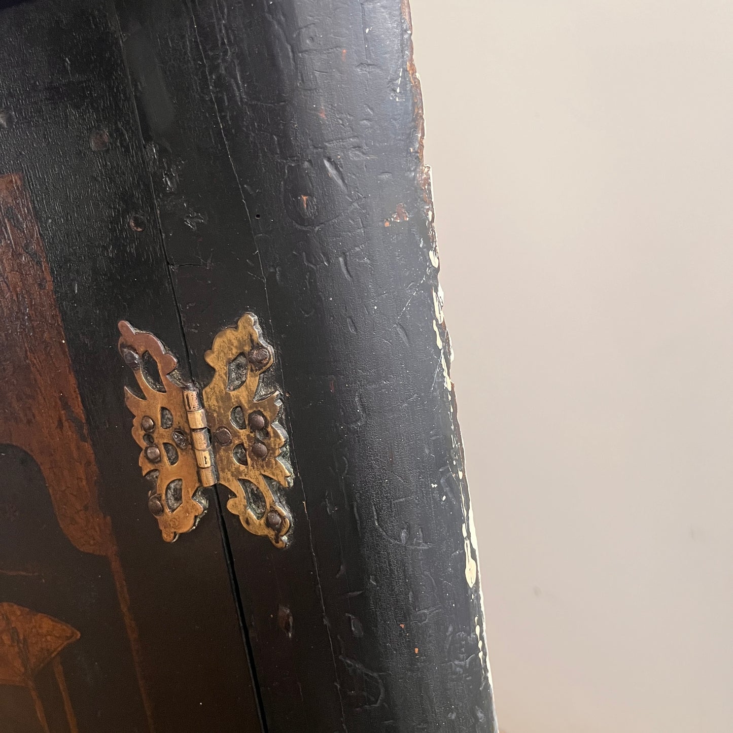 Georgian Chinoiserie Corner Cabinet