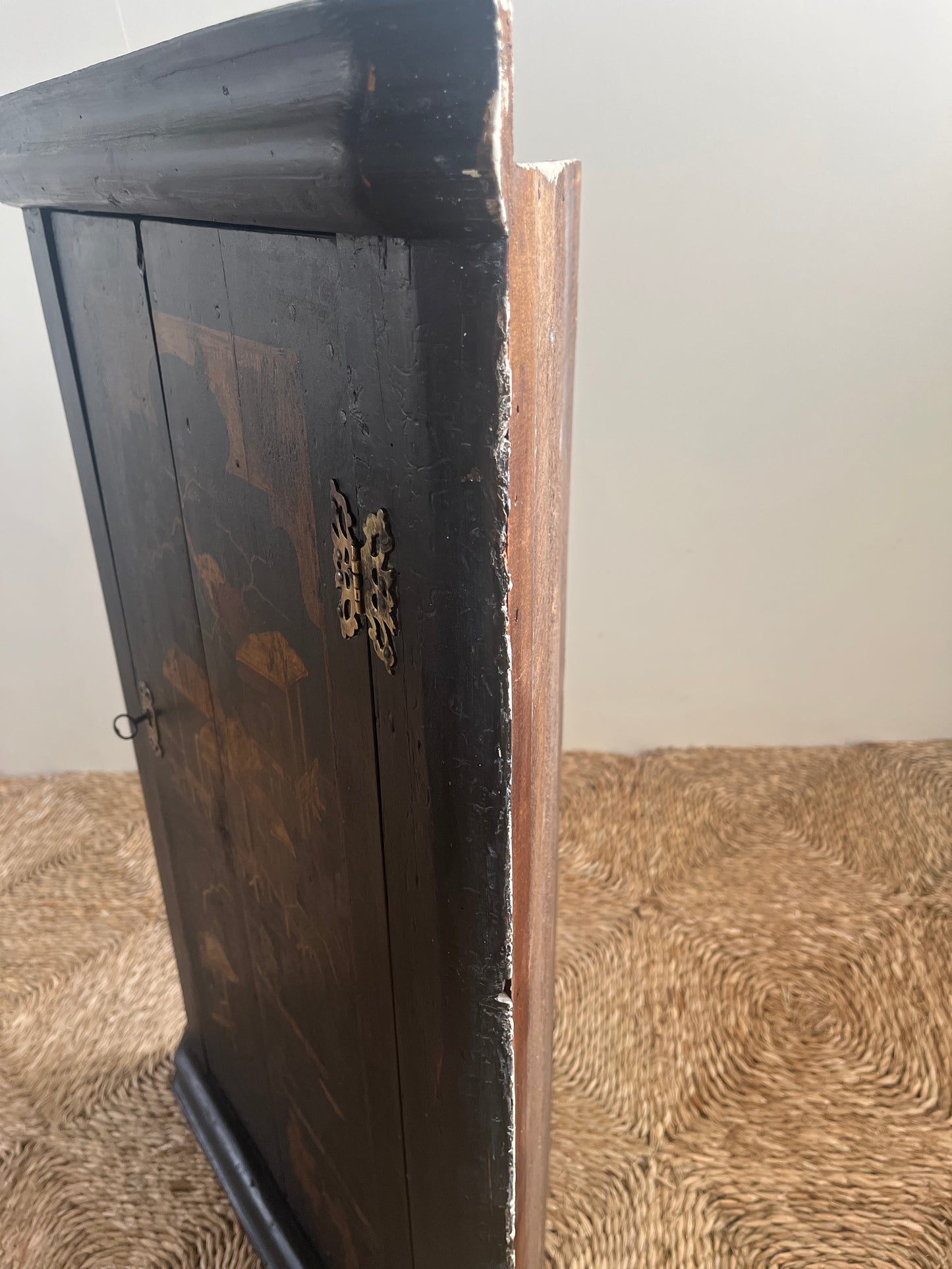 Georgian Chinoiserie Corner Cabinet