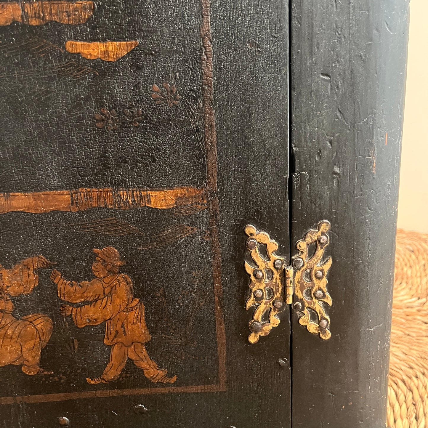 Georgian Chinoiserie Corner Cabinet