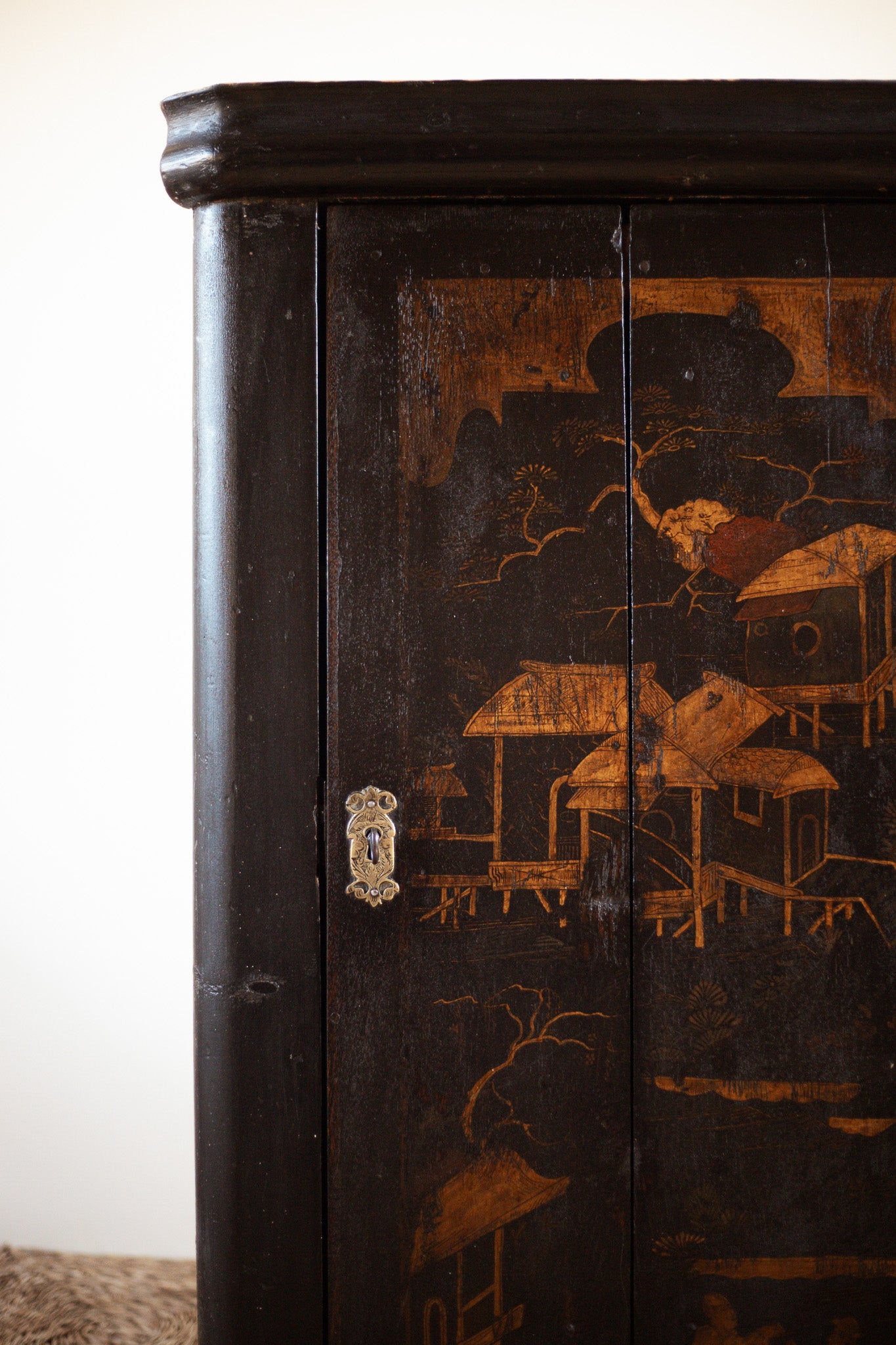 Georgian Chinoiserie Corner Cabinet