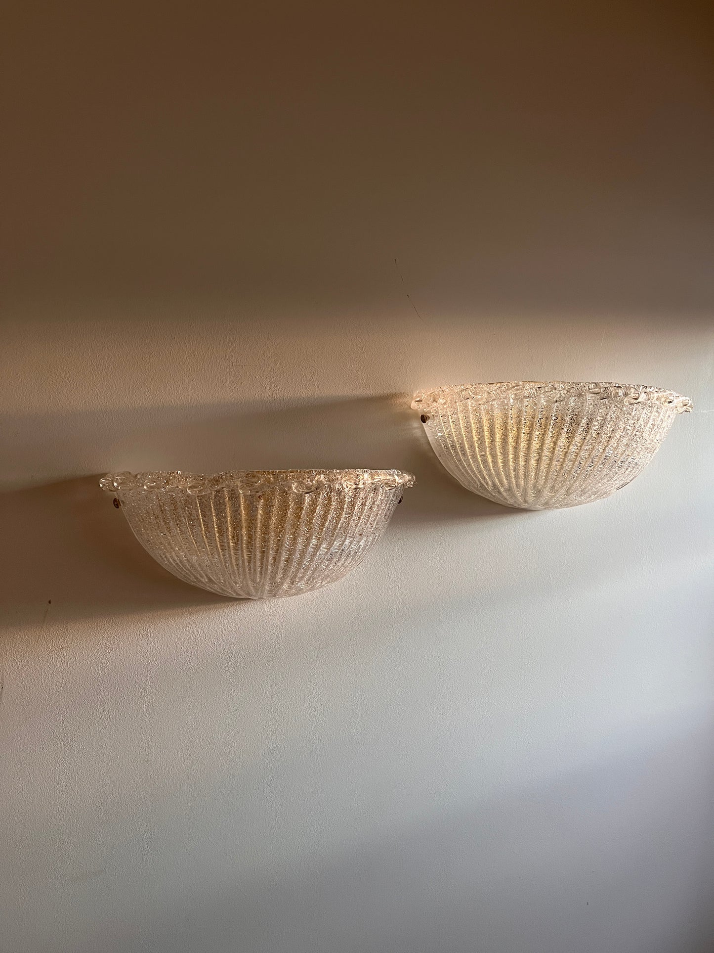 Large Pair of Murano 'Graniglia' Glass Scalloped Wall Lights
