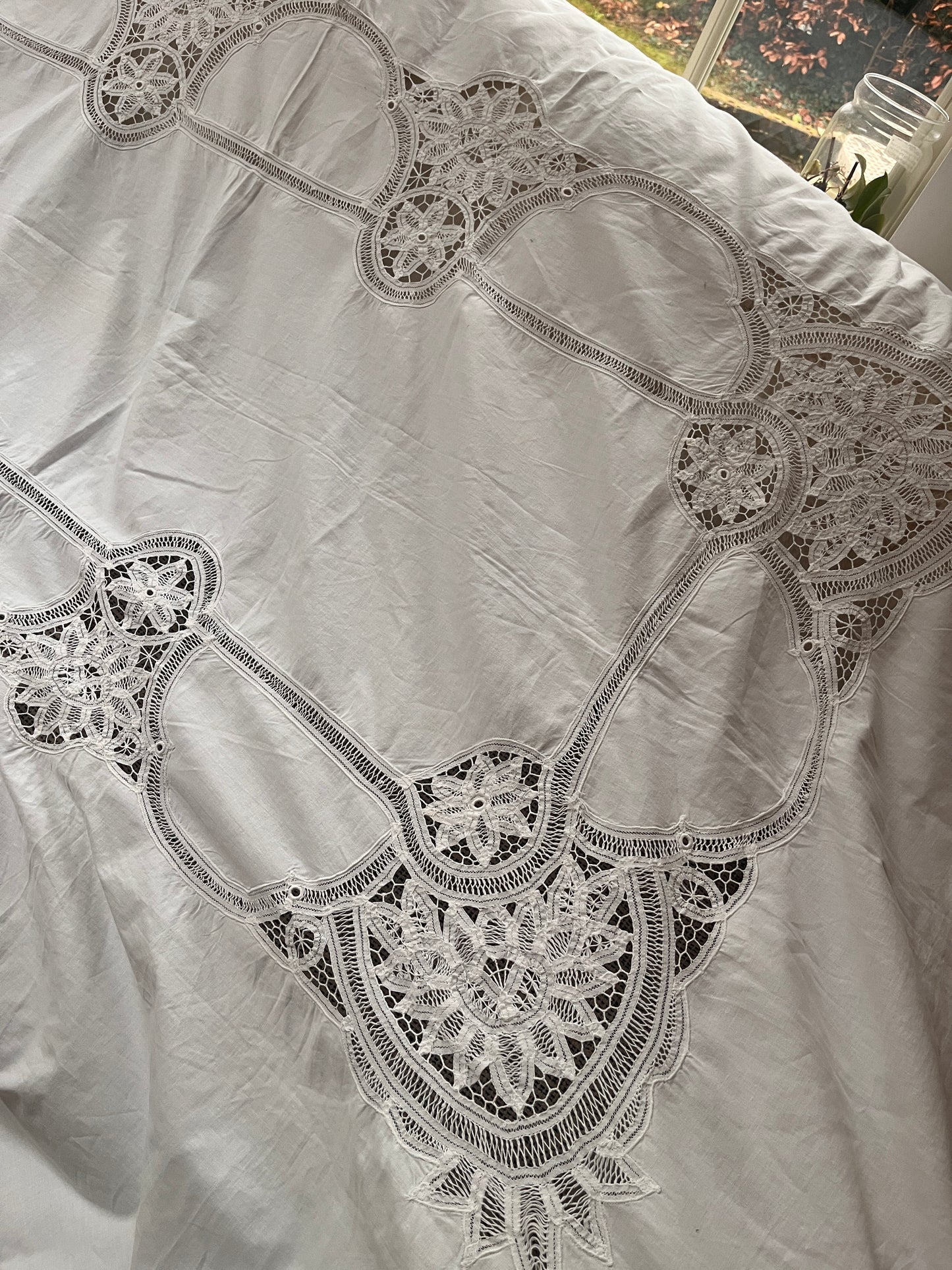 Lace table cloth