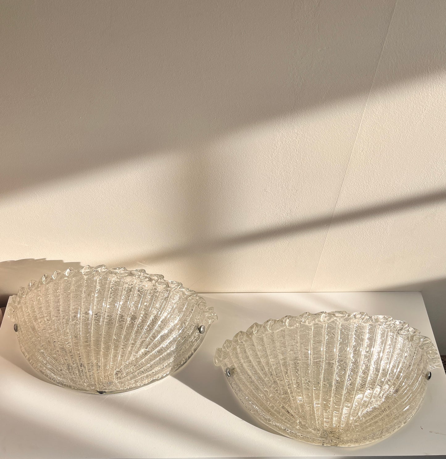Large Pair of Murano 'Graniglia' Glass Scalloped Wall Lights