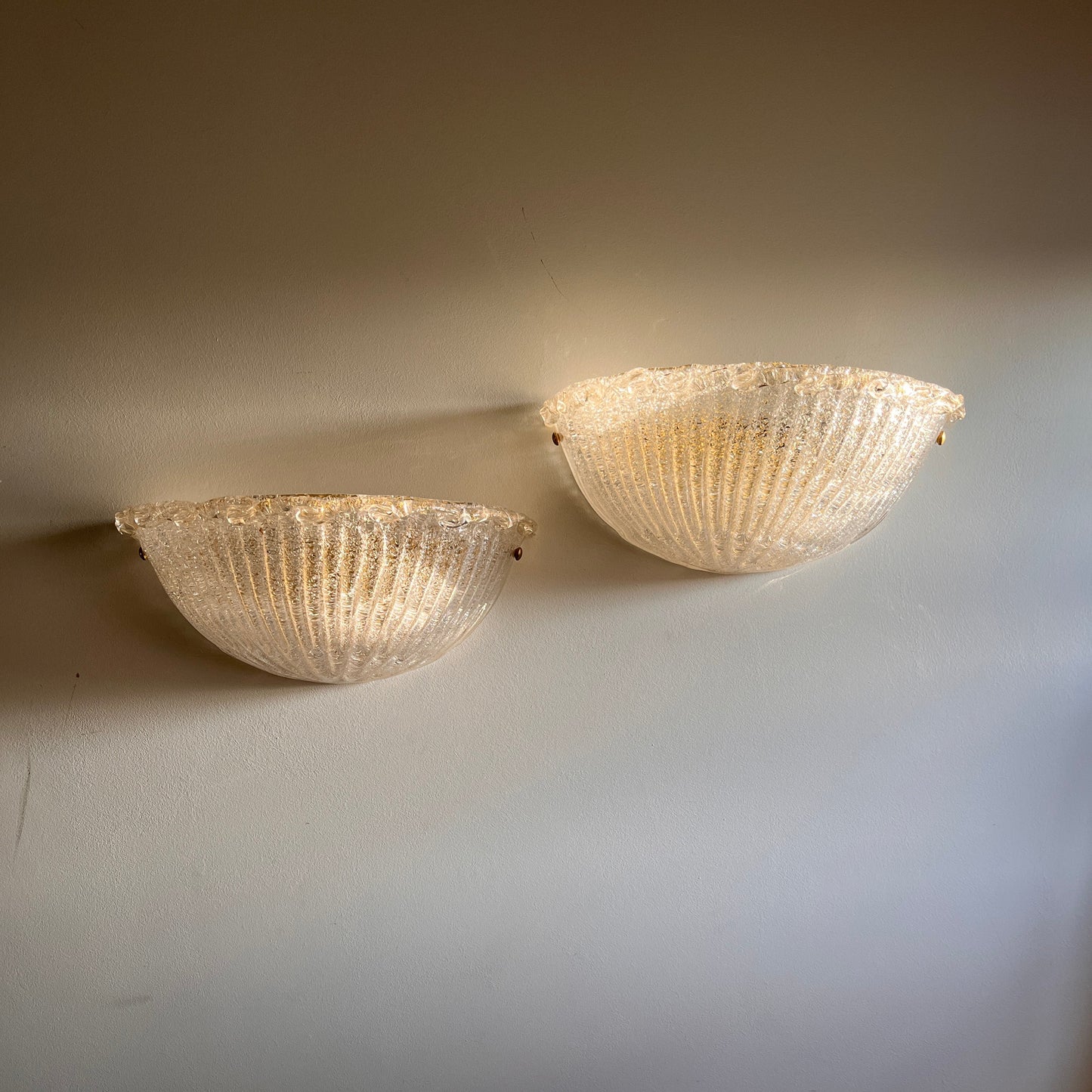 Large Pair of Murano 'Graniglia' Glass Scalloped Wall Lights