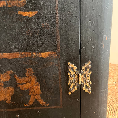 Georgian Chinoiserie Corner Cabinet