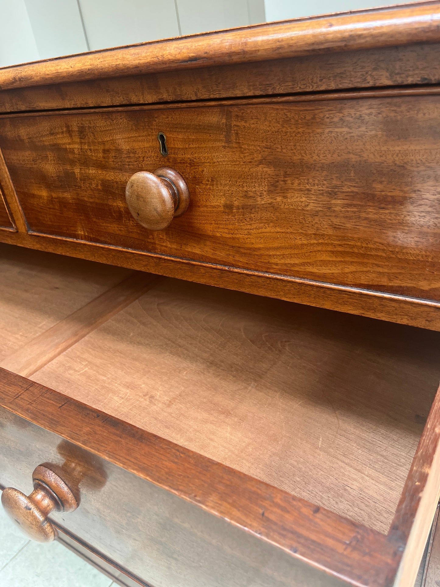 English Mahogany Chest of Drawers C.1900