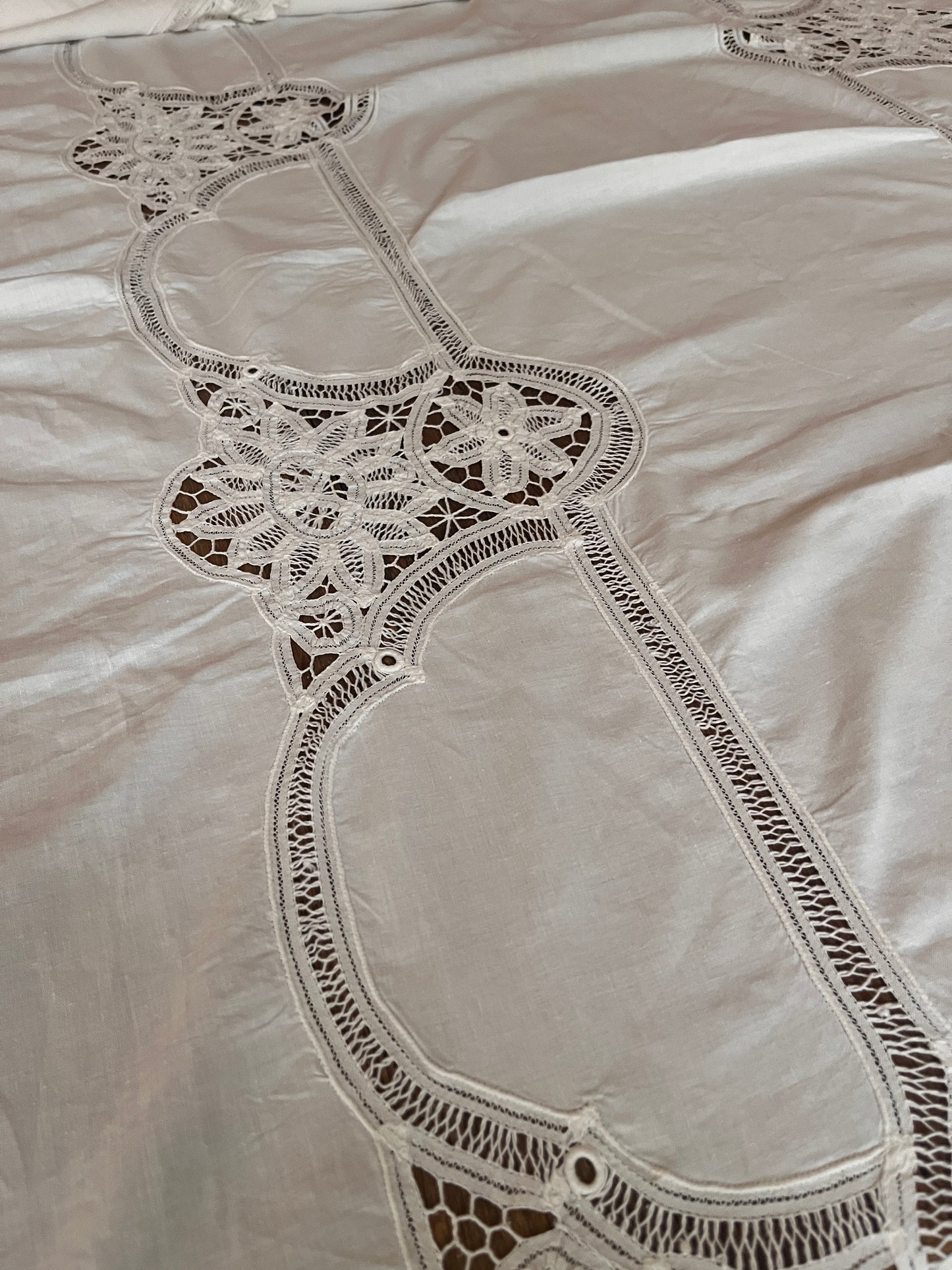 Lace table cloth