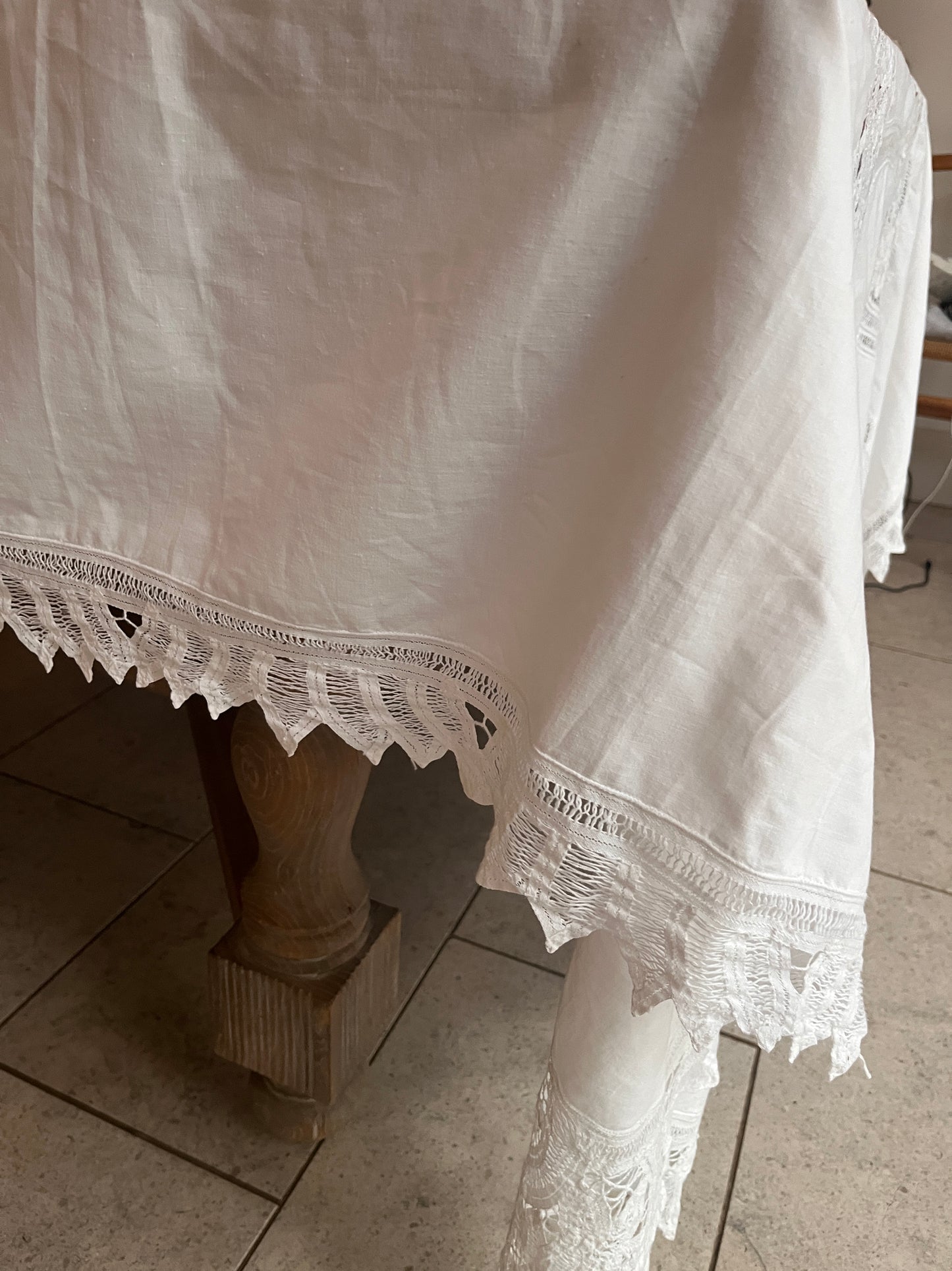 Lace table cloth