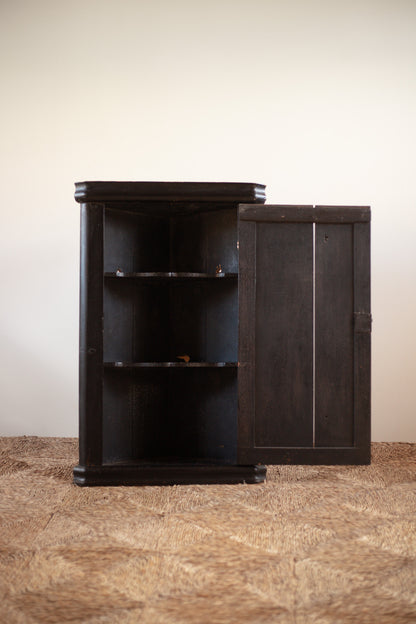 Georgian Chinoiserie Corner Cabinet
